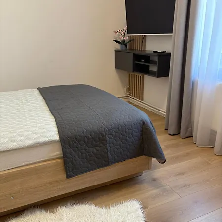 Fiszera Apartment *